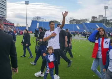 Luis Suárez fue recibido por la afición del Nacional