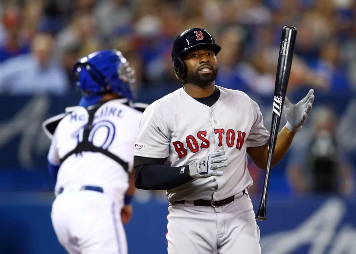 Red Sox y Brewers cambian piezas conocidas en Boston