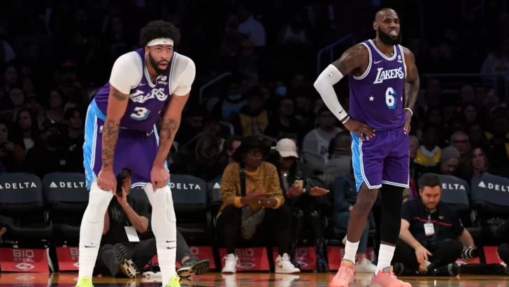 Lakers caen con LeBron y Davis en cancha y se alejan del Play-In