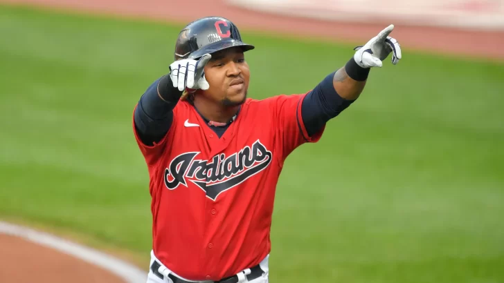 La razones por la que los Indios deben extender urgentemente al mejor pelotero dominicano en MLB