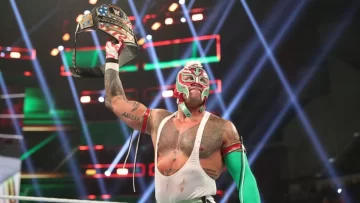 ¡Viva la raza! WWE anunció que Rey Mysterio estará en la portada de su videojuego