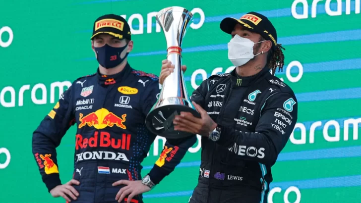 Hamilton sobre Verstappen: "Yo fui campeón en mi segundo año, ¿él cuántos lleva?