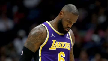 Los Lakers siguen en picada a pesar de los récords de LeBron y peligran su postemporada