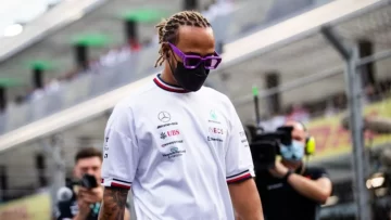 Hamilton angustiado y pesimista tras el mal arranque de Mercedes