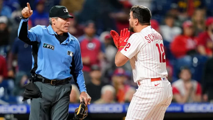 MLB entendió la molestia de Kyle Schwarber contra Ángel Hernández