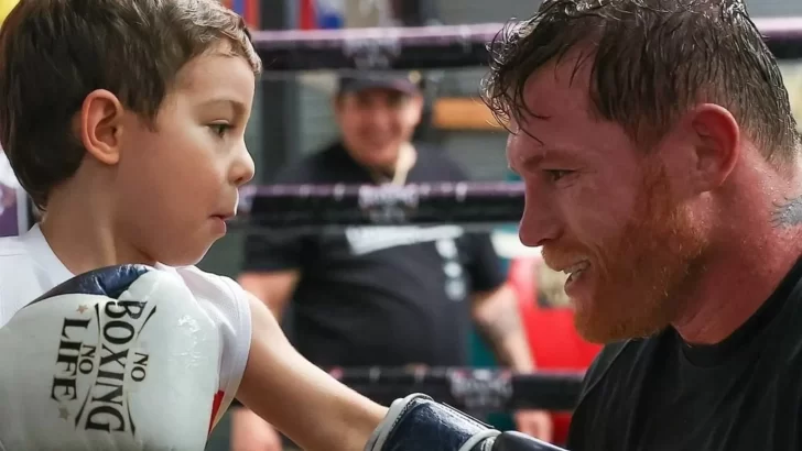 Canelo Álvarez exhibe las habilidades boxísticas de su pequeño hijo