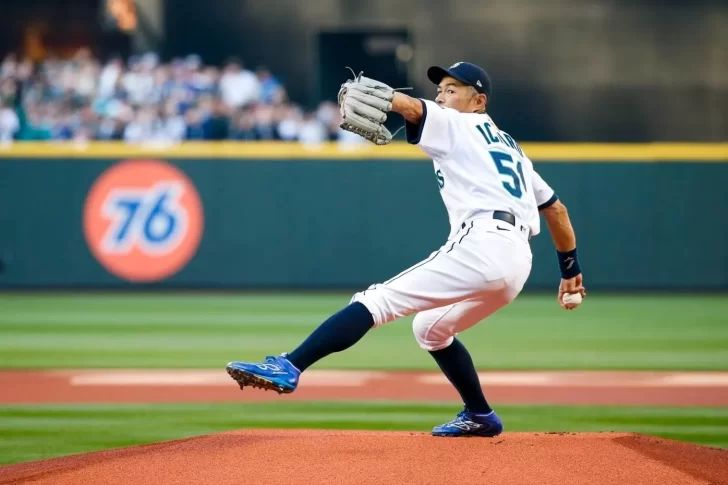 Ichiro Suzuki mostró sus dotes como lanzador con los Marineros (+Videos)