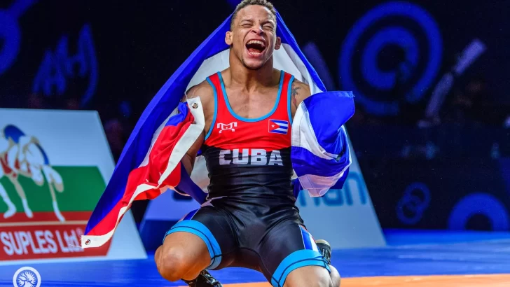 Campeón olímpico cubano abandona delegación