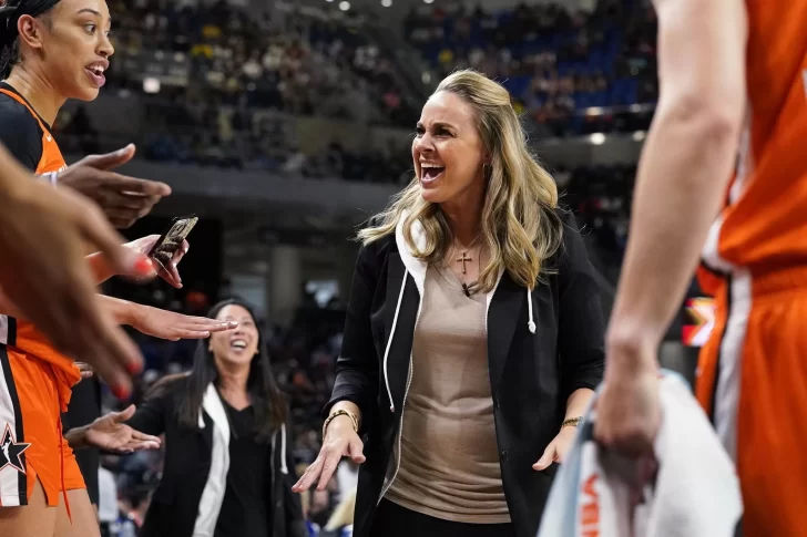 Becky Hammon hace historia al titularse con las Aces en la WNBA