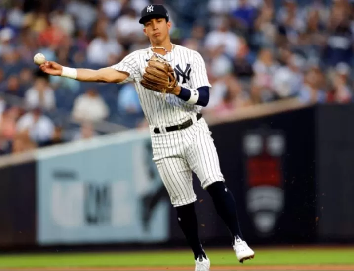 Novato de los Yankees hizo jugadón en el shortstop