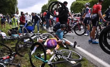El Tour de Francia retira denuncia a espectadora que generó accidente