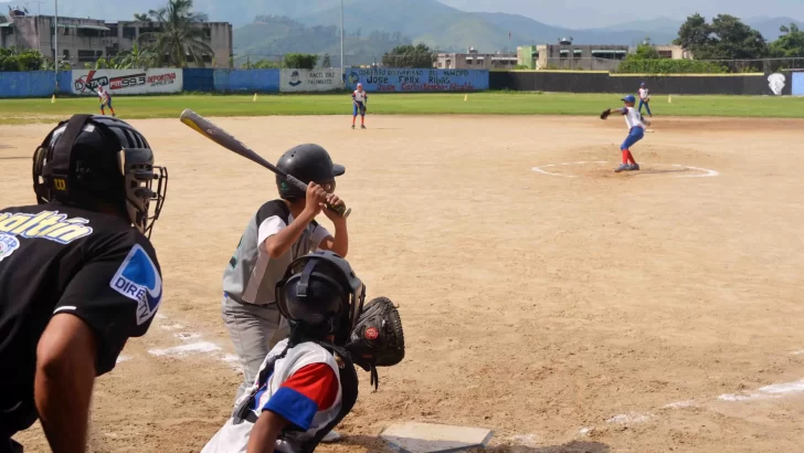 Video: Crimen organizado extorsiona academias de béisbol en Venezuela