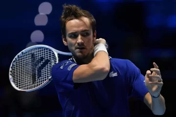 Medvedev llega a semifinales del ATP Finals con puntaje perfecto