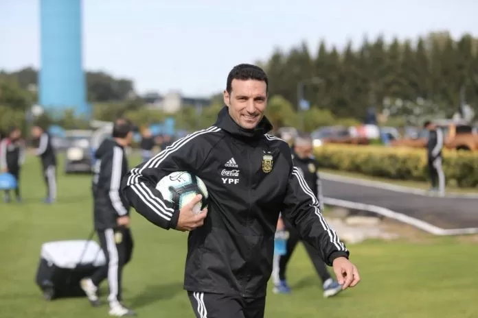 Lionel Scaloni seguirá con las riendas de Argentina