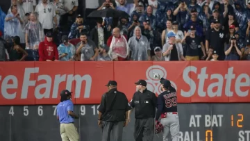 MLB prohíbe de por vida entrada a los estadios a fanático que lanzó pelota a Alex Verdugo