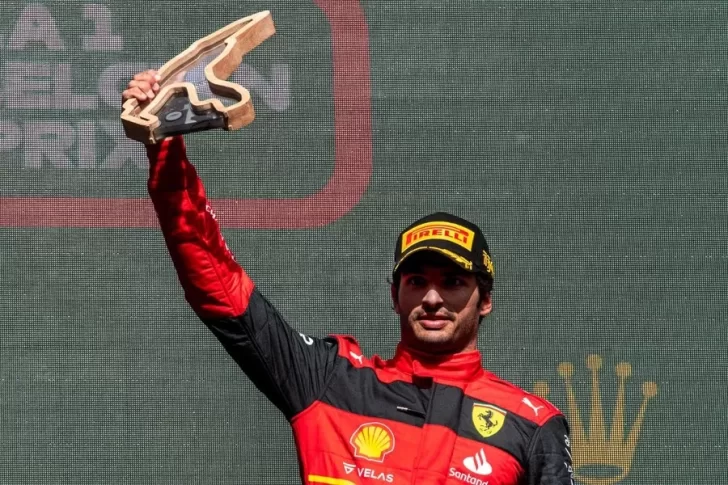 Carlos Sainz le baja dos a las críticas contra Ferrari