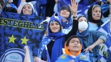 Después de 40 años las mujeres van al fútbol en Irán