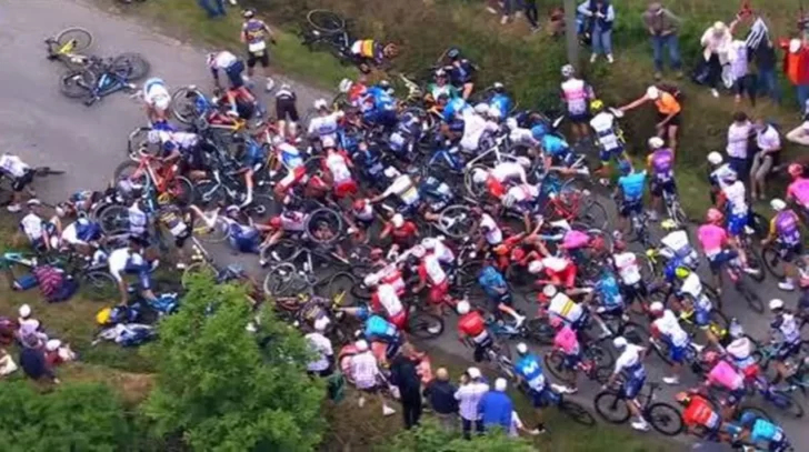 Piden cuatro meses de prisión por provocar una caída múltiple en Tour de France