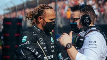 "Seguro Hamilton está enojado y hay lloriqueos en las reuniones de Mercedes"