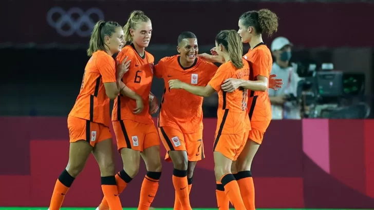 Holanda debuta con 10 goles sobre Zambia en fútbol femenino