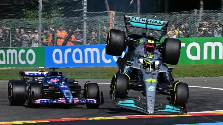 Alonso y Hamilton reviven viejas peleas tras su choque en Spa