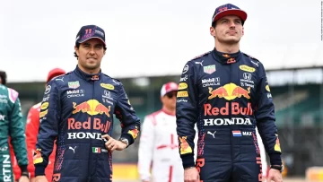 ¿El rendimiento de Max Verstappen expone a Checo Pérez?