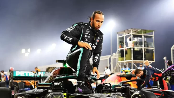 Mercedes confirma que Hamilton "está de vuelta"