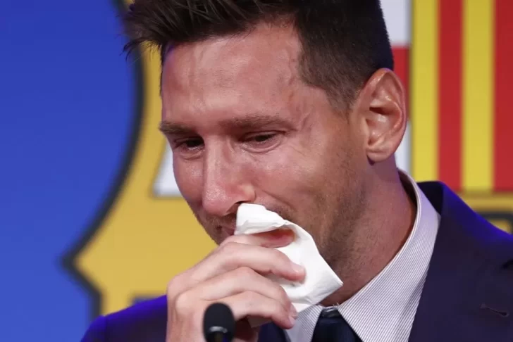 Sin poder contener las lágrimas, Messi se despide de Barcelona