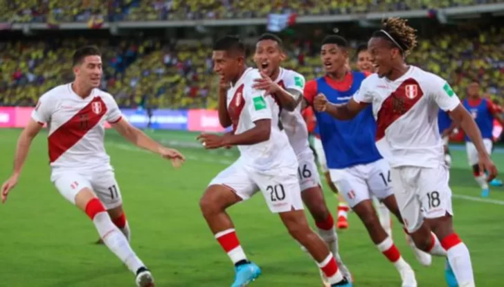 Milagro en Barranquilla: Perú vence a Colombia en el final y sueña con Catar
