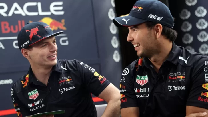 Verstappen "feliz" por el rendimiento de Checo en este 2022