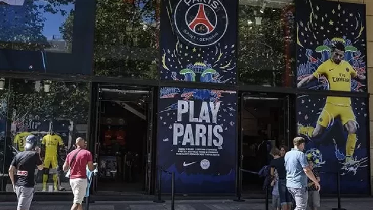 El PSG abrió una mega tienda en Paris y se plantea otra en Brasil