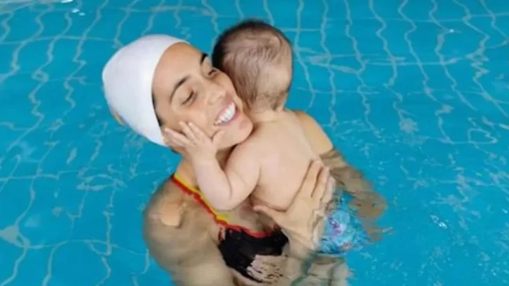 Se hace viral denuncia de nadadora a organización Juegos Olímpicos por no permitirle viajar con su bebé lactante