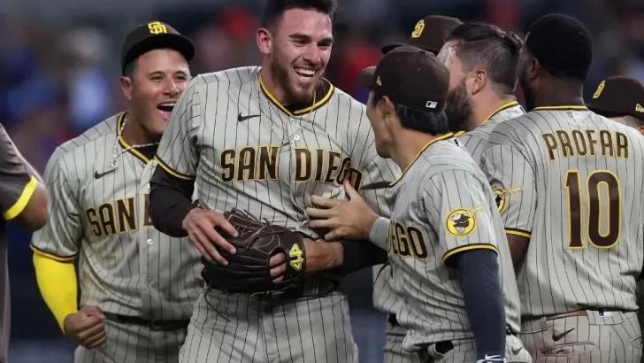El dueño de los Padres de San Diego explota contra la MLB