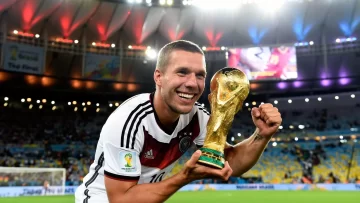 Lukas Podolski negocia su llegada a la Liga MX