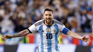 Argentina sigue de racha y va por un récord histórico con un Messi iluminado