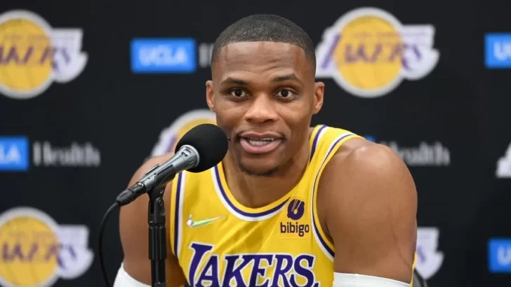 Russell Westbrook descontento con pregunta de un periodista tras derrota de Lakers