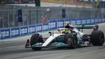 Un Mercedes desesperado prueba en secreto un nuevo coche para Hamilton