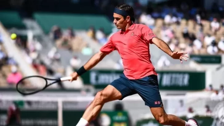 Federer ganó en su regreso a Roland Garros