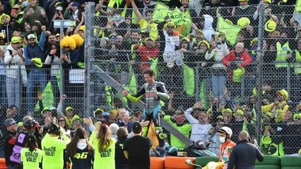 Una multitud amarilla despidió al grande Valentino Rossi