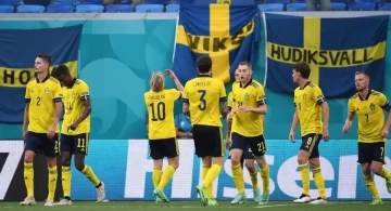 ¡Partidazo! Suecia derrotó sobre el final a Polonia y avanzó de ronda