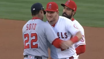 ¿La nueva cara del béisbol? Mike Trout se "emociona" al ver a Juan Soto (+Video)