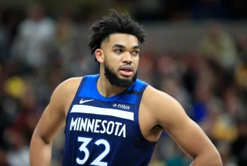Karl Anthony Towns guía a sus Wolves en victoria ante los Clippers