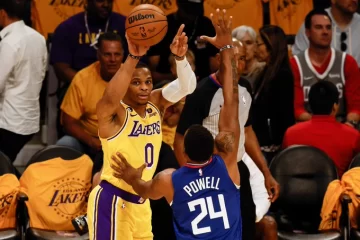 ¡Das Asco! Russell Westbrook es atacado por aficionado de Lakers