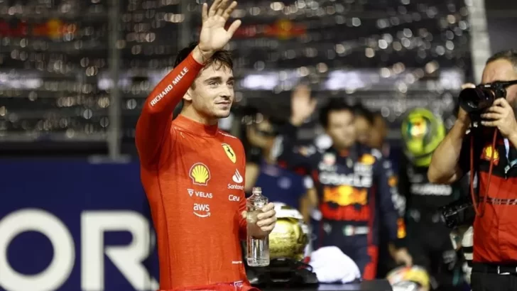 Pole para Leclerc y un Verstappen furioso largará octavo en Singapur