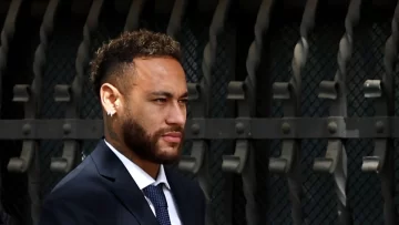 Neymar se libra de la cárcel por fraude y estafa