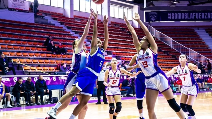 Dominicana aplasta a Costa Rica en inicio del CentroBasket Femenino