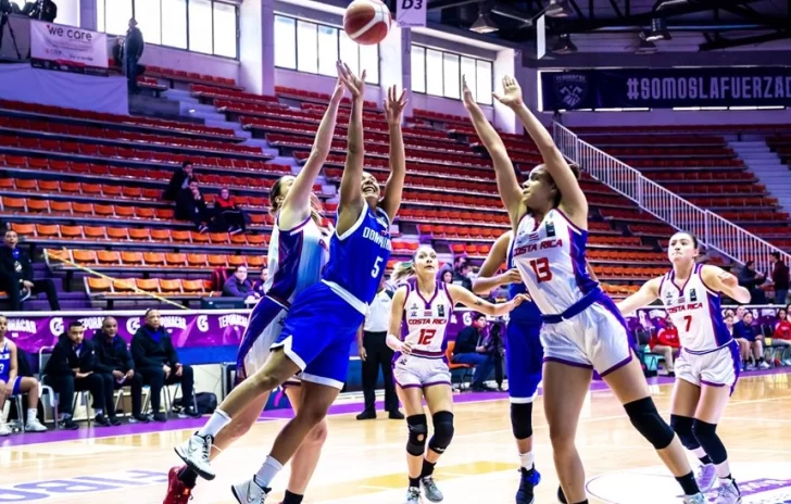 Dominicana aplasta a Costa Rica en inicio del CentroBasket Femenino