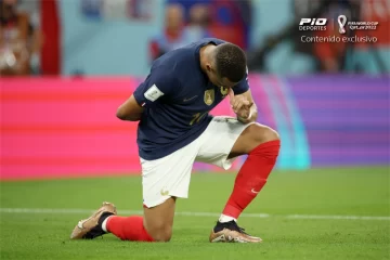 Francia rompe el maleficio y supera primera ronda
