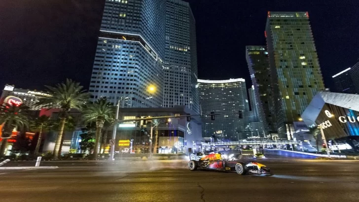 Las Vegas ya palpita su Gran Premio con un Fórmula 1 corriendo en un casino