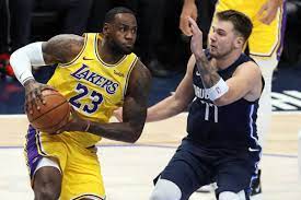 Los Ángeles Lakers vs Dallas Mavericks: predicciones, favoritos y cuánto pagan en las casas de apuestas